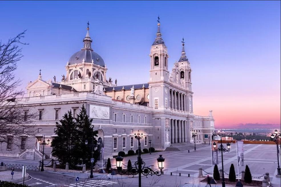 Hostel Puerta Del Angel Madrid Kültér fotó