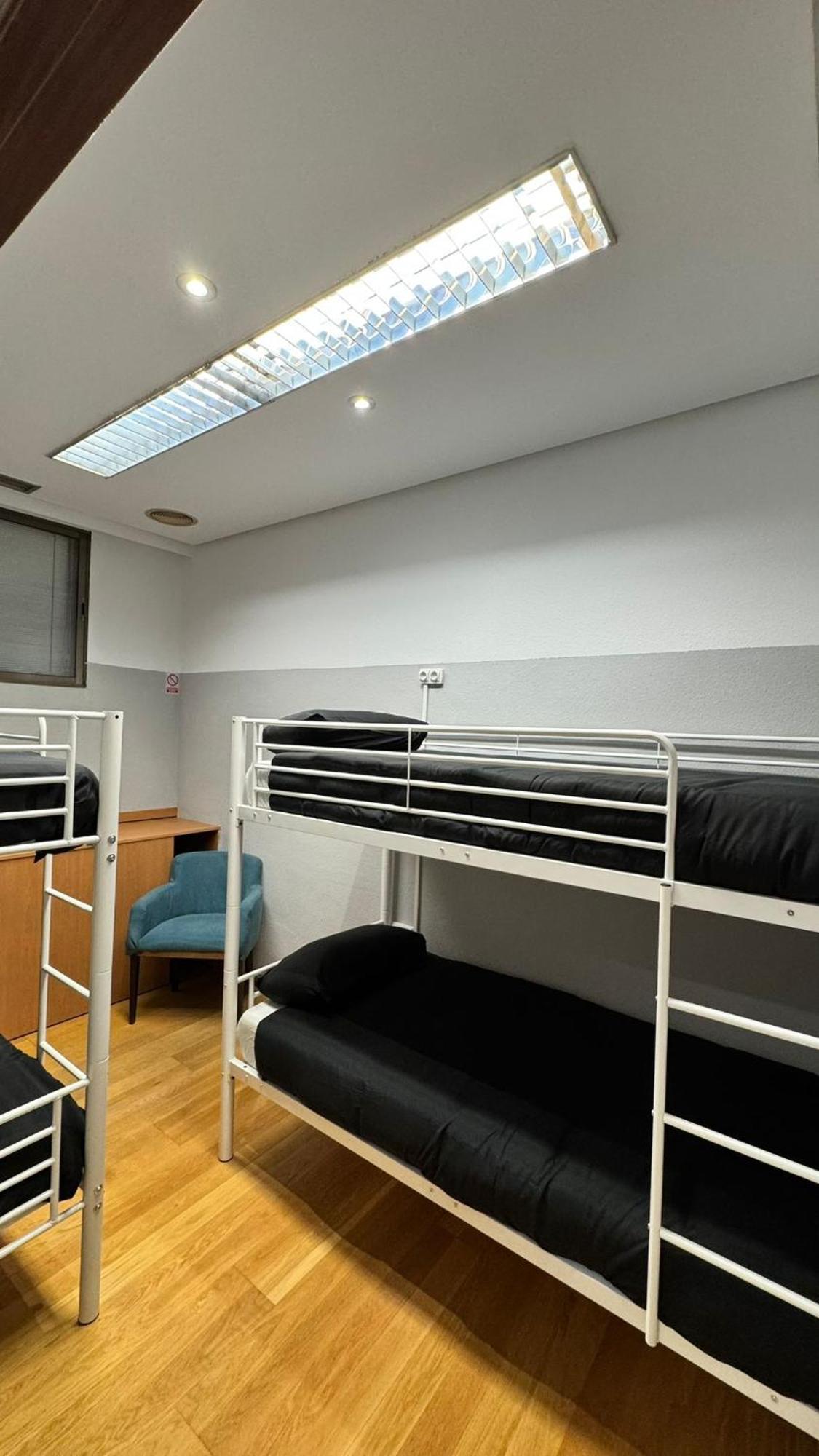 Hostel Puerta Del Angel Madrid Kültér fotó