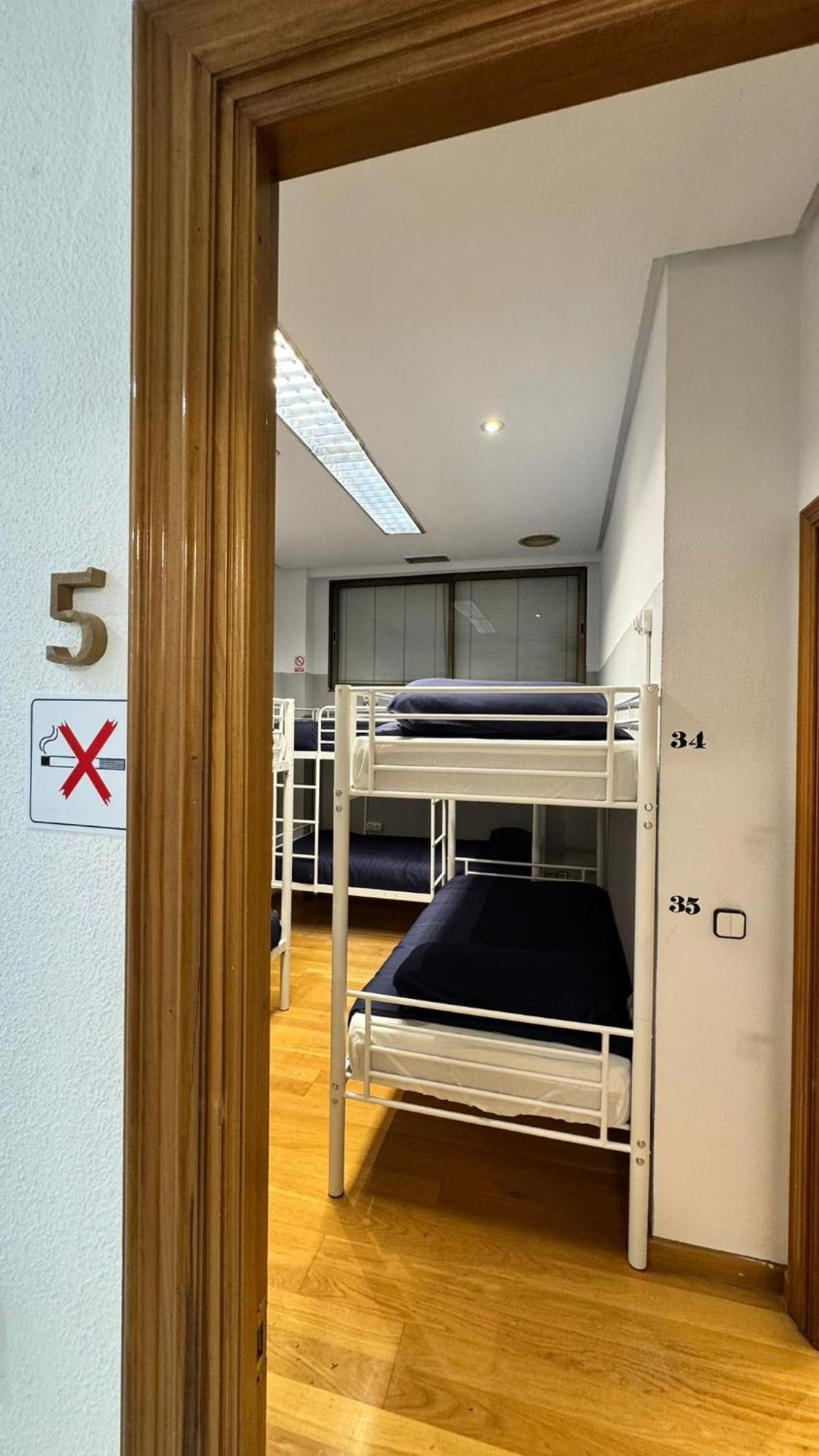 Hostel Puerta Del Angel Madrid Kültér fotó