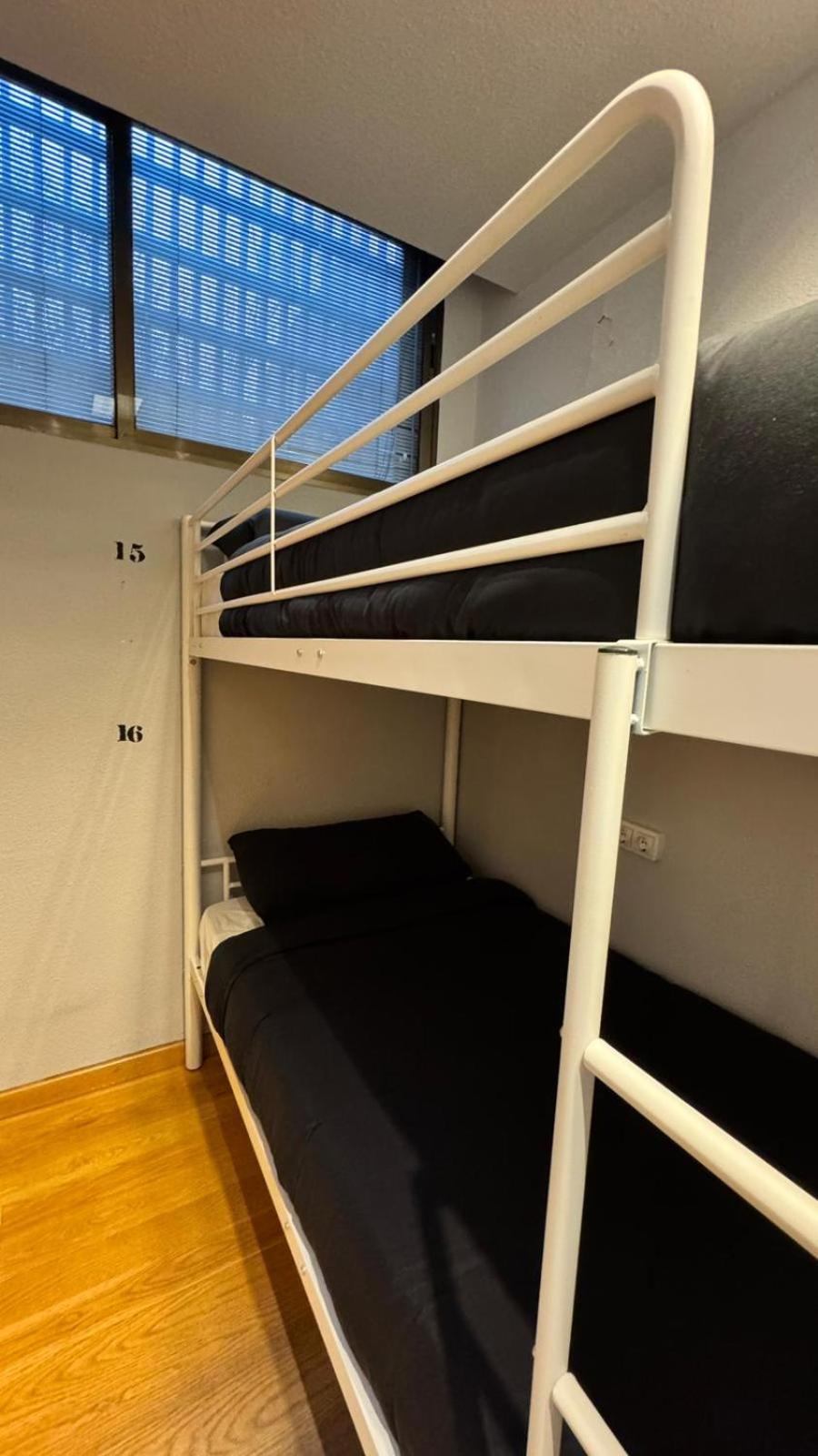 Hostel Puerta Del Angel Madrid Kültér fotó