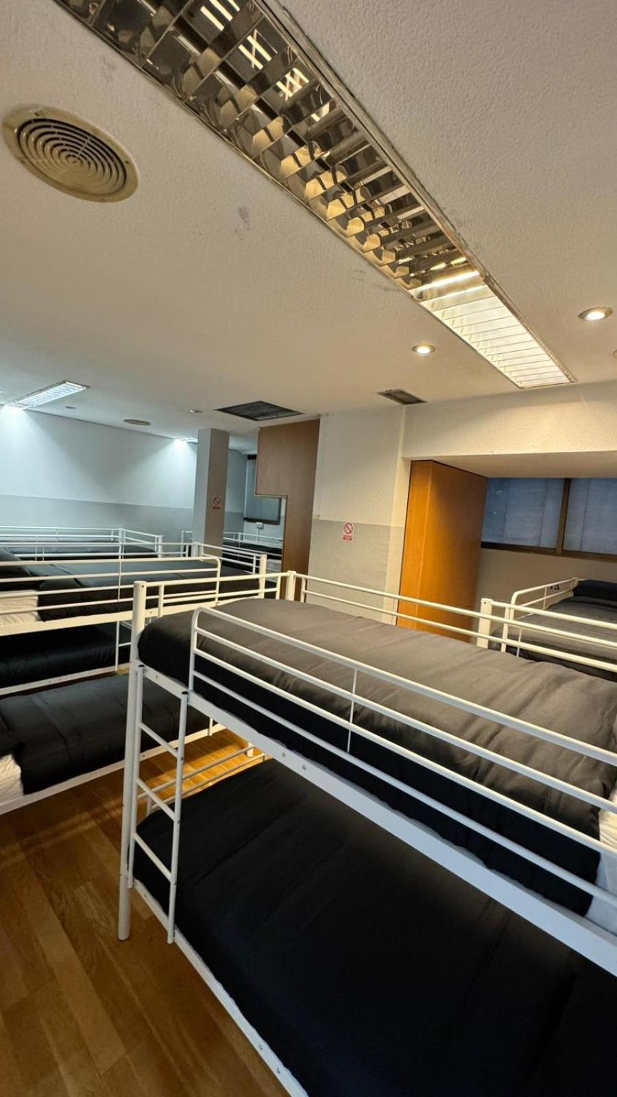Hostel Puerta Del Angel Madrid Kültér fotó