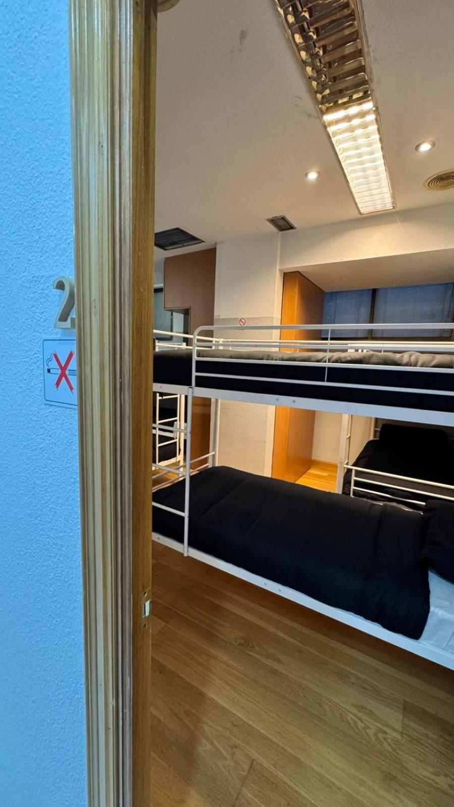 Hostel Puerta Del Angel Madrid Kültér fotó