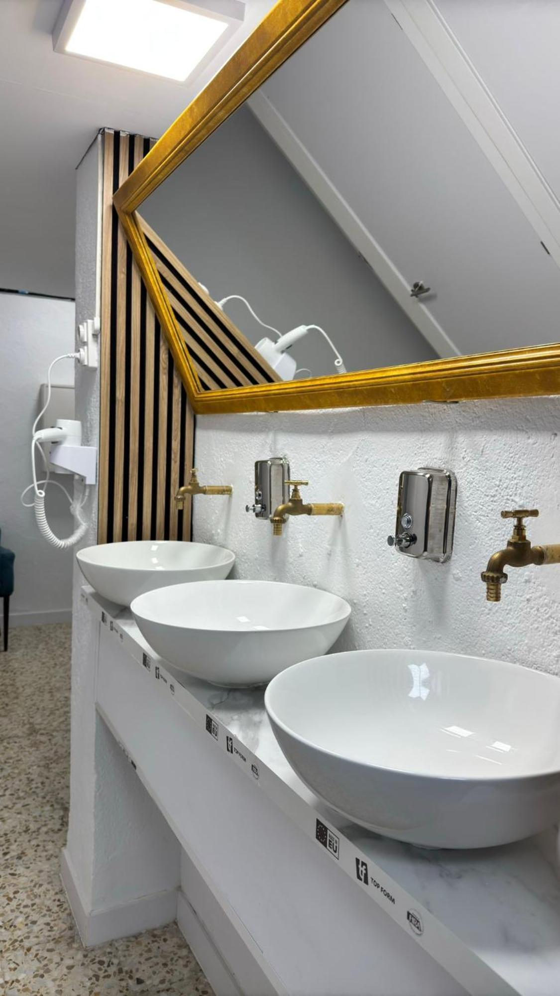 Hostel Puerta Del Angel Madrid Kültér fotó